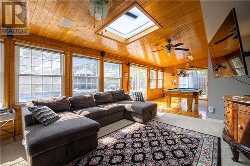 845 Grandview Road, Fort Erie, ON - Indoor Photo Showing Living Room