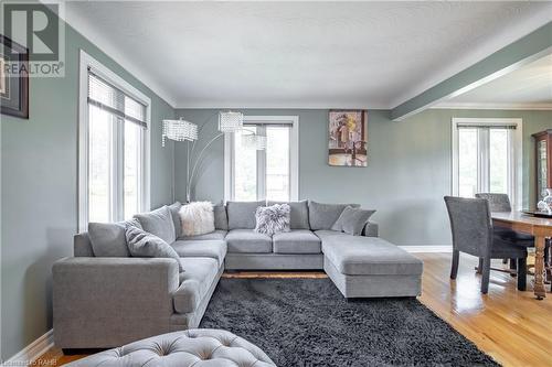 845 Grandview Road, Fort Erie, ON - Indoor Photo Showing Living Room