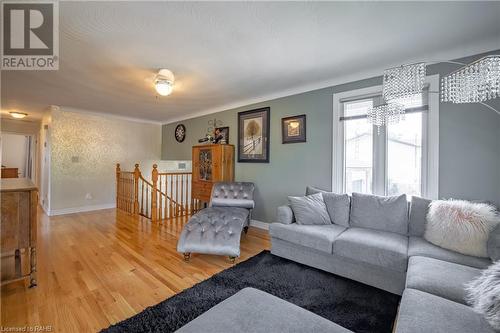 845 Grandview Road, Fort Erie, ON - Indoor Photo Showing Living Room