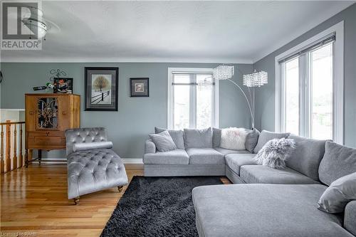 845 Grandview Road, Fort Erie, ON - Indoor Photo Showing Living Room