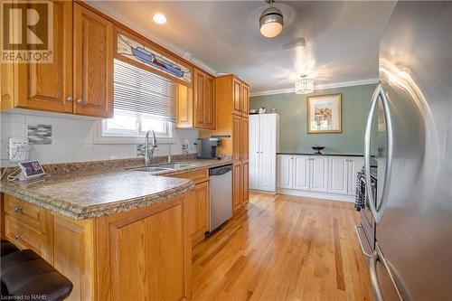 845 Grandview Road, Fort Erie, ON - Indoor Photo Showing Kitchen With Double Sink