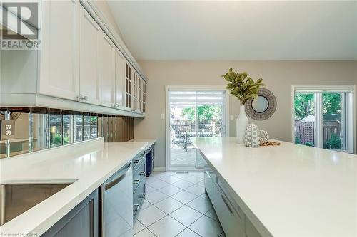 2213 Rosemount Crescent, Oakville, ON - Indoor Photo Showing Kitchen