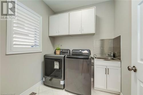 2213 Rosemount Crescent, Oakville, ON - Indoor Photo Showing Laundry Room