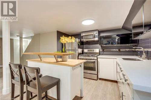 2213 Rosemount Crescent, Oakville, ON - Indoor Photo Showing Kitchen