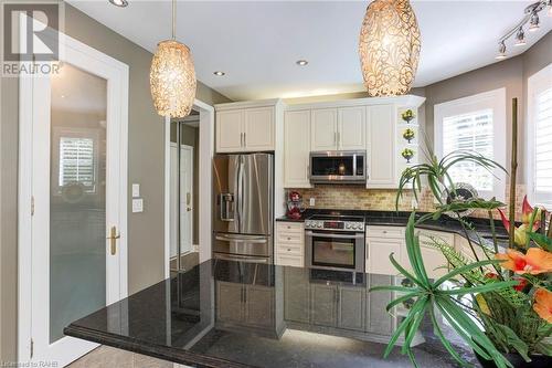 140 Dellgrove Circle, Cambridge, ON - Indoor Photo Showing Kitchen