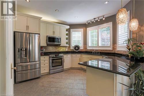 140 Dellgrove Circle, Cambridge, ON - Indoor Photo Showing Kitchen