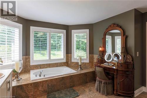 140 Dellgrove Circle, Cambridge, ON - Indoor Photo Showing Bathroom