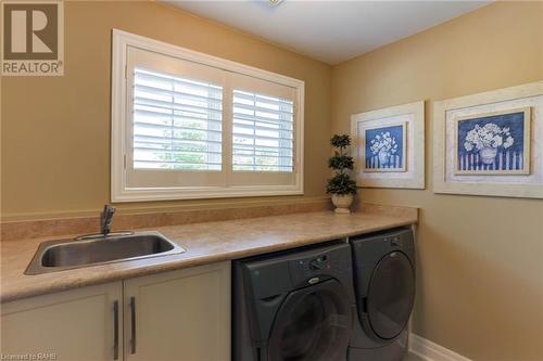 140 Dellgrove Circle, Cambridge, ON - Indoor Photo Showing Laundry Room