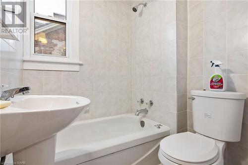 35 Barton Street W, Hamilton, ON - Indoor Photo Showing Bathroom