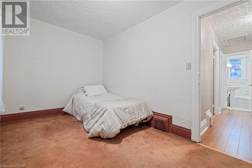 35 Barton Street W, Hamilton, ON - Indoor Photo Showing Bedroom