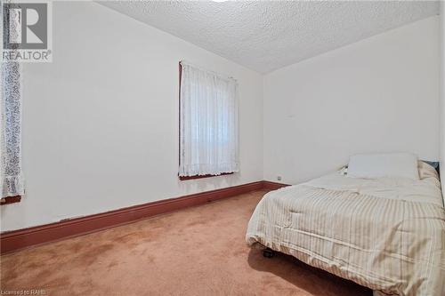 35 Barton Street W, Hamilton, ON - Indoor Photo Showing Bedroom