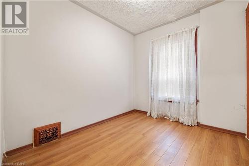 35 Barton Street W, Hamilton, ON - Indoor Photo Showing Other Room