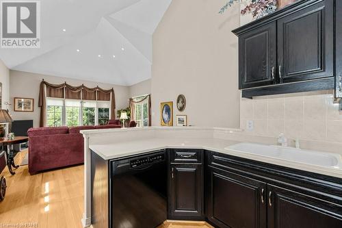 2282 Turnberry Road Unit# 15, Burlington, ON - Indoor Photo Showing Kitchen