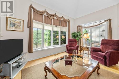 2282 Turnberry Road Unit# 15, Burlington, ON - Indoor Photo Showing Living Room