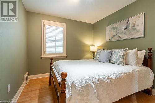 98 Holmes Avenue, Hamilton, ON - Indoor Photo Showing Bedroom