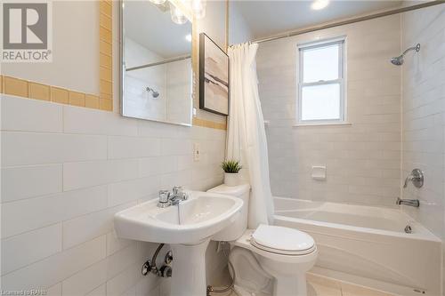 98 Holmes Avenue, Hamilton, ON - Indoor Photo Showing Bathroom