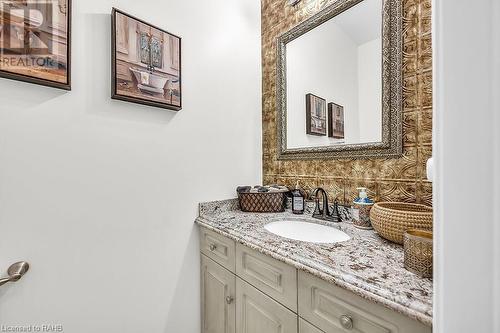 59 Onyx Court, Hamilton, ON - Indoor Photo Showing Bathroom