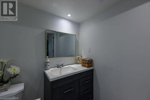 59 Onyx Court, Hamilton, ON - Indoor Photo Showing Bathroom