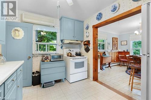 551 Evans Road, Hamilton, ON - Indoor Photo Showing Kitchen