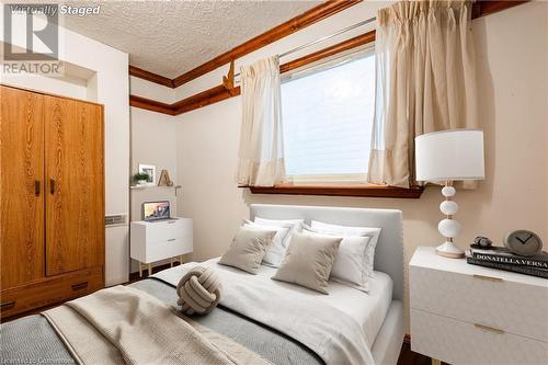 70 Ward Avenue, Hamilton, ON - Indoor Photo Showing Bedroom