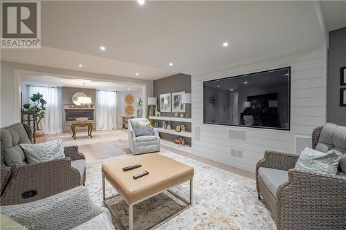 12 Firelane 11A Road, Niagara-On-The-Lake, ON - Indoor Photo Showing Living Room