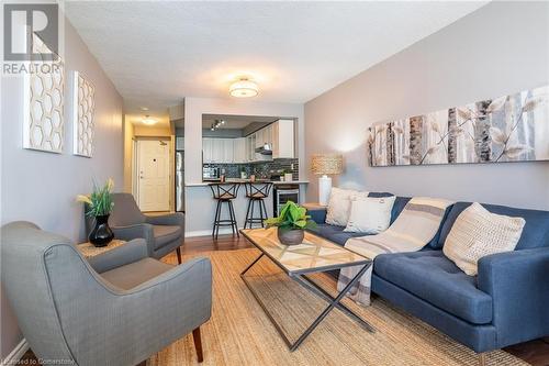 1270 Maple Crossing Boulevard Unit# 1403, Burlington, ON - Indoor Photo Showing Living Room