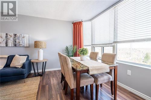 1270 Maple Crossing Boulevard Unit# 1403, Burlington, ON - Indoor Photo Showing Dining Room