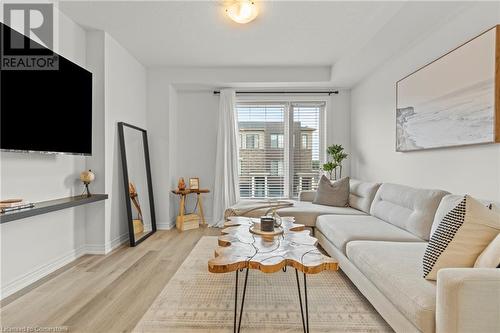 42 Radison Lane, Hamilton, ON - Indoor Photo Showing Living Room