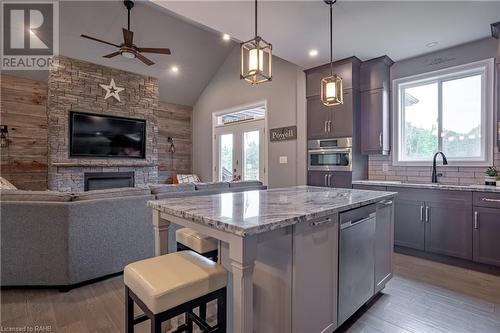 886 Buchner Road, Welland, ON - Indoor Photo Showing Kitchen With Fireplace With Upgraded Kitchen