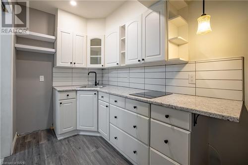 886 Buchner Road, Welland, ON - Indoor Photo Showing Kitchen