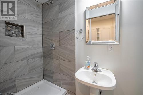 886 Buchner Road, Welland, ON - Indoor Photo Showing Bathroom