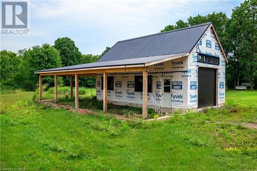 886 Buchner Road, Welland, ON - Outdoor With Deck Patio Veranda