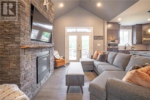 886 Buchner Road, Welland, ON - Indoor Photo Showing Living Room With Fireplace