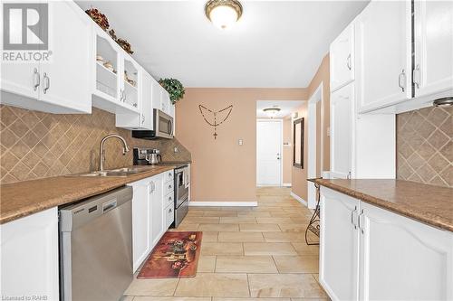 35 Jacqueline Boulevard, Hamilton, ON - Indoor Photo Showing Kitchen With Double Sink