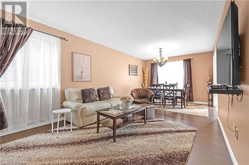 35 Jacqueline Boulevard, Hamilton, ON - Indoor Photo Showing Living Room