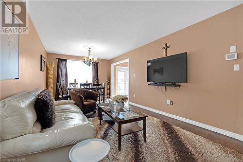 35 Jacqueline Boulevard, Hamilton, ON - Indoor Photo Showing Living Room