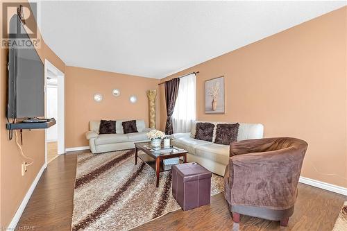 35 Jacqueline Boulevard, Hamilton, ON - Indoor Photo Showing Living Room