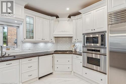 5397 Roanoke Court, Mississauga, ON - Indoor Photo Showing Kitchen