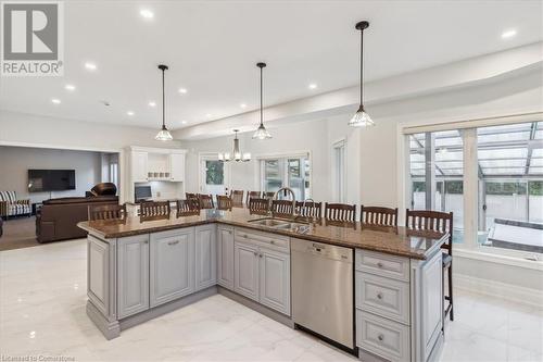 5397 Roanoke Court, Mississauga, ON - Indoor Photo Showing Kitchen With Double Sink With Upgraded Kitchen