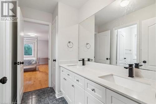 5397 Roanoke Court, Mississauga, ON - Indoor Photo Showing Bathroom