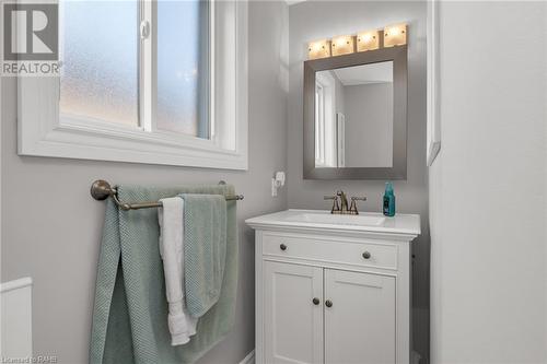 31 Trenholme Crescent, Hamilton, ON - Indoor Photo Showing Bathroom