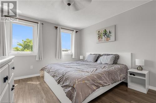 31 Trenholme Crescent, Hamilton, ON - Indoor Photo Showing Bedroom