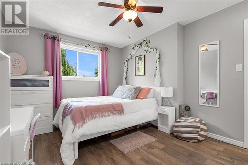 31 Trenholme Crescent, Hamilton, ON - Indoor Photo Showing Bedroom