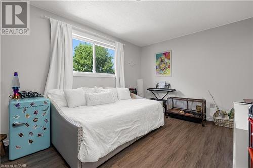 31 Trenholme Crescent, Hamilton, ON - Indoor Photo Showing Bedroom