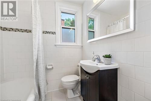 24 Thorndale Street N, Hamilton, ON - Indoor Photo Showing Bathroom