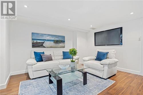 24 Thorndale Street N, Hamilton, ON - Indoor Photo Showing Living Room