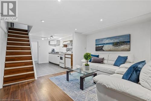 24 Thorndale Street N, Hamilton, ON - Indoor Photo Showing Living Room