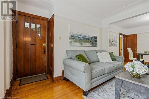 24 Thorndale Street N, Hamilton, ON - Indoor Photo Showing Living Room