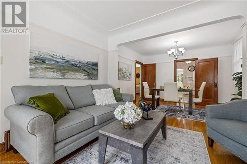 24 Thorndale Street N, Hamilton, ON - Indoor Photo Showing Living Room