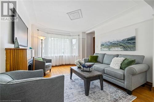 24 Thorndale Street N, Hamilton, ON - Indoor Photo Showing Living Room